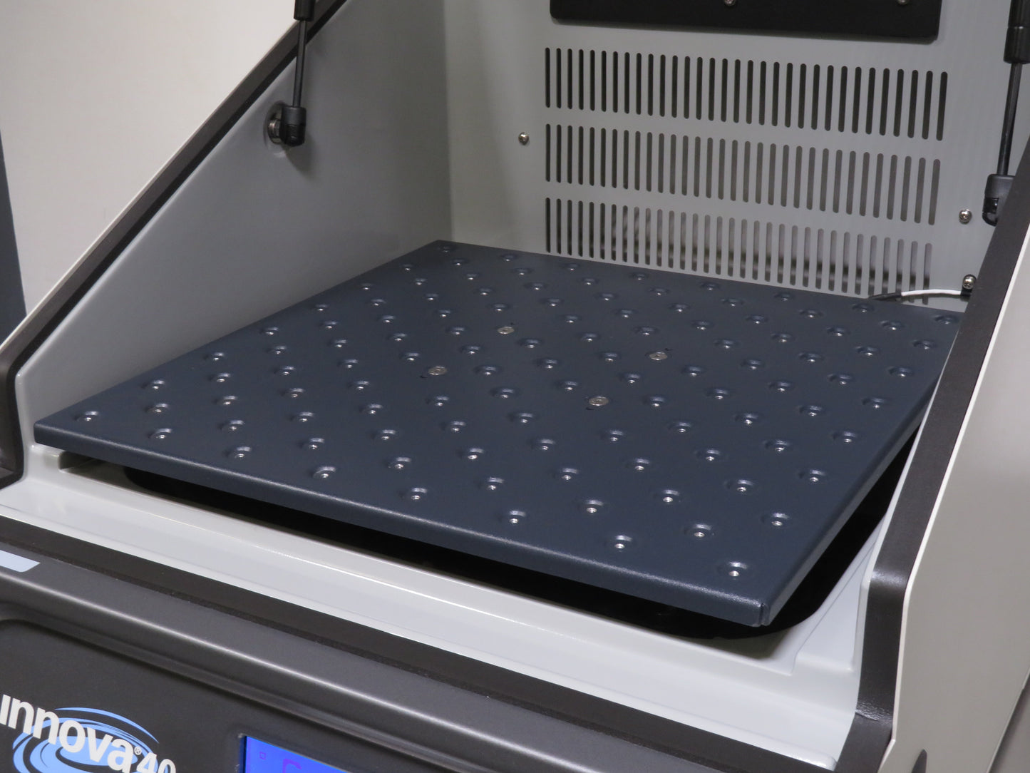 New Brunswick Innova 40 Incubator Shaker