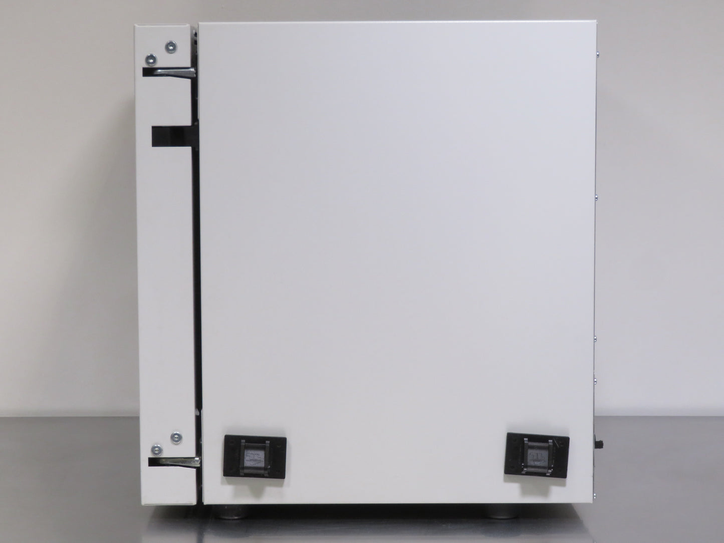 Binder BD56 Avantgarde Gravity Convection Incubator, Cat #: 9010-0324