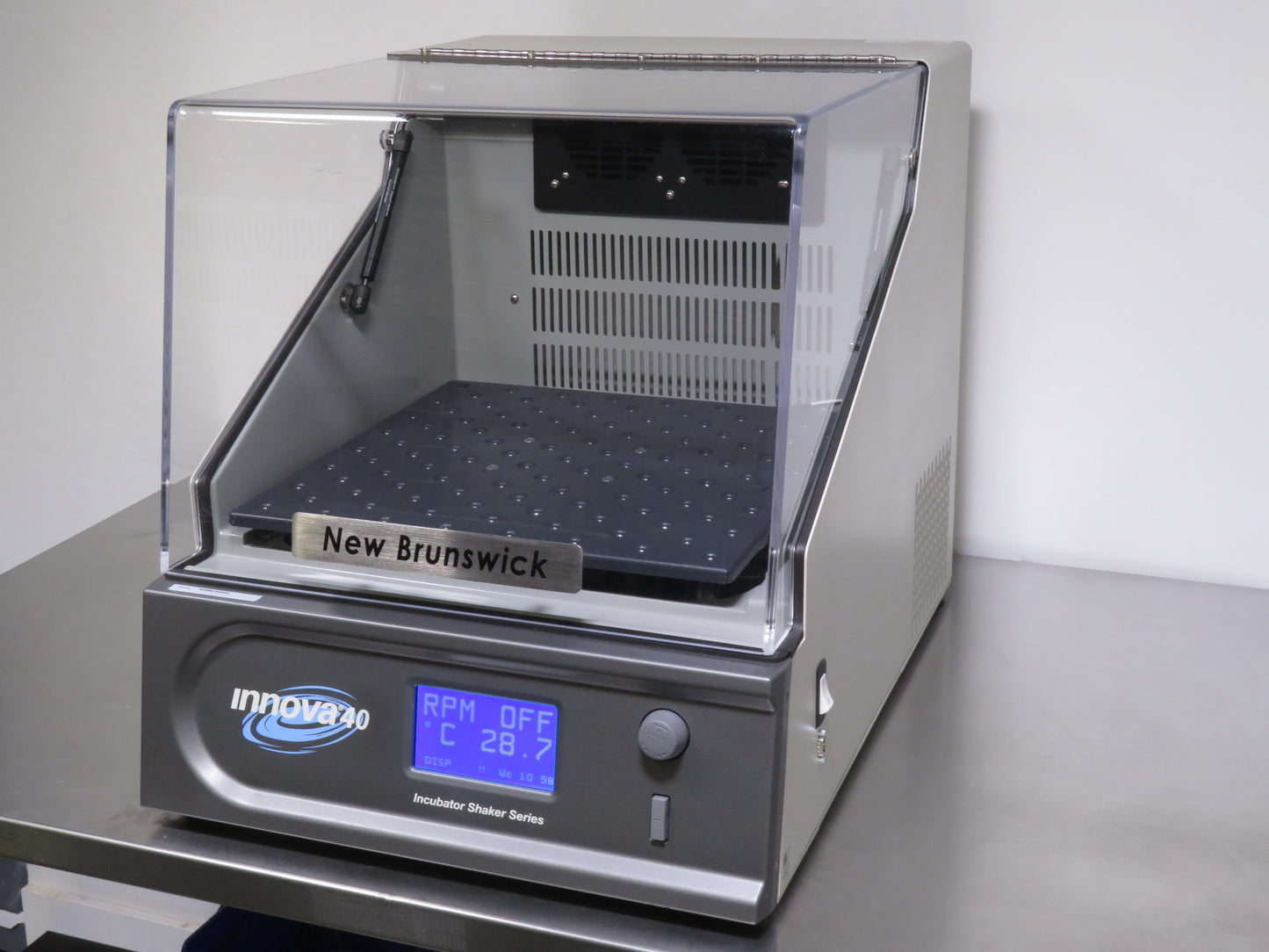 New Brunswick Innova 40 Incubator Shaker