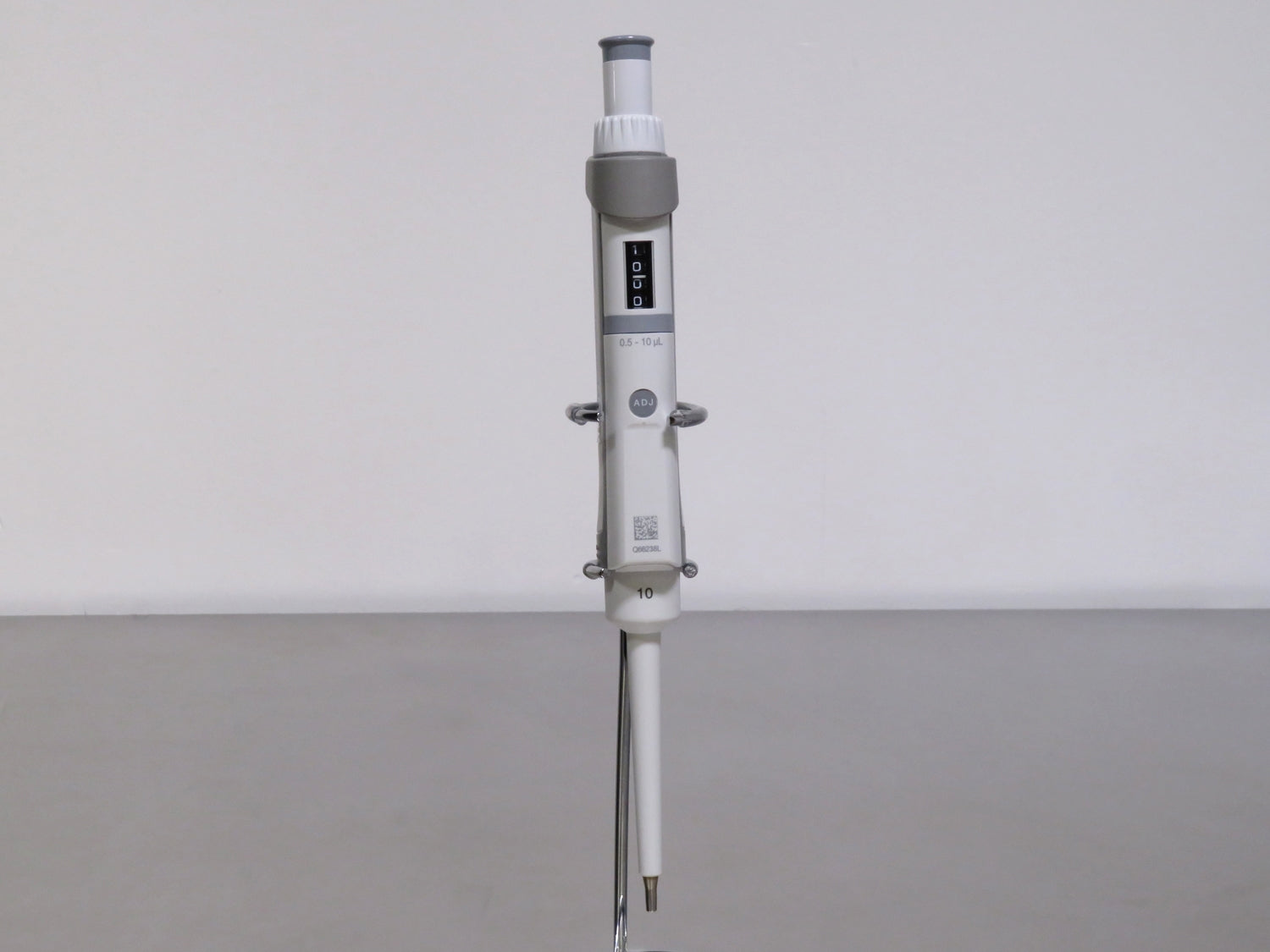 Eppendorf Research Plus Pipette, 0.5 to 10uL