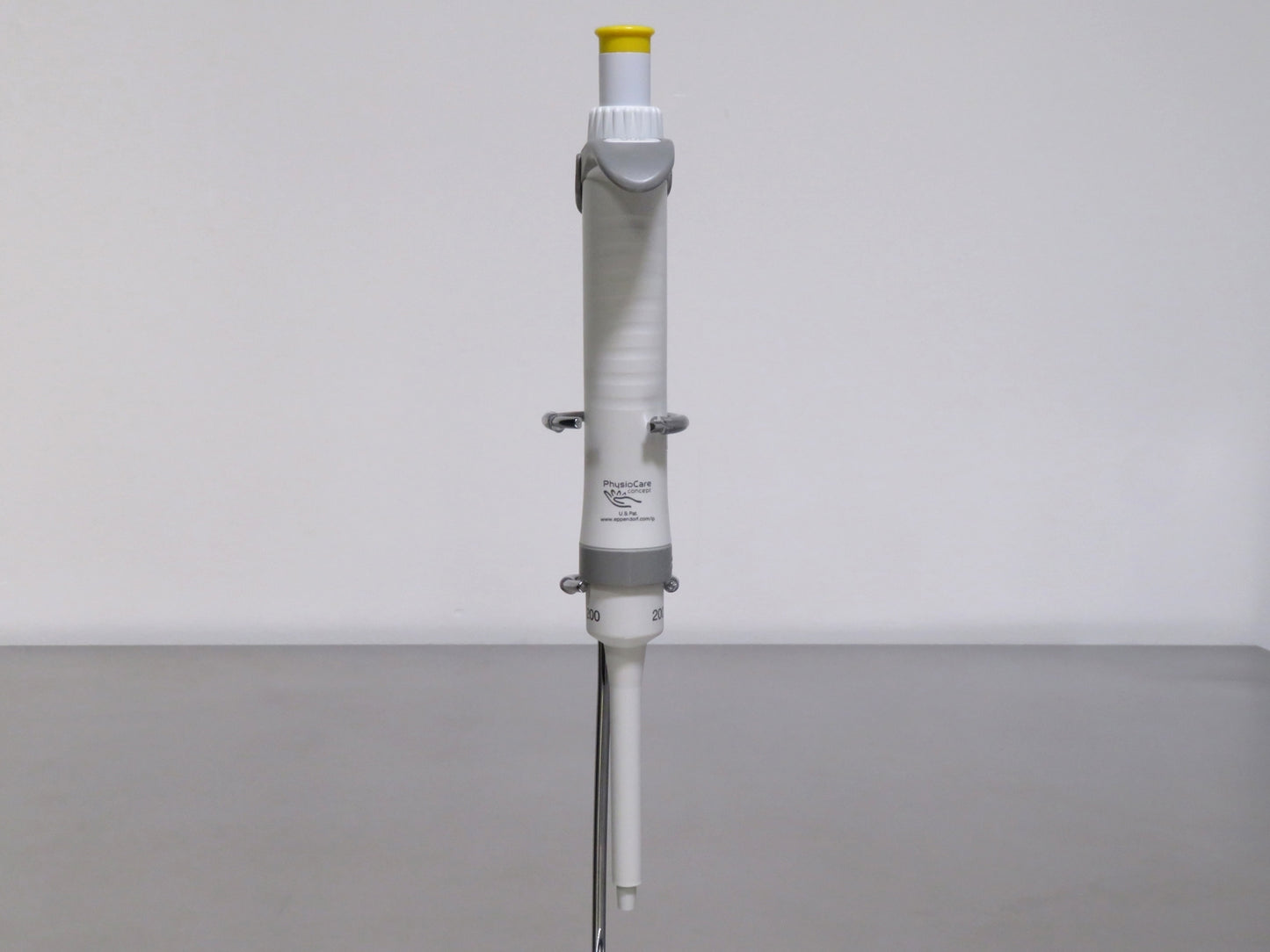 Eppendorf Research Plus Pipette, 20 to 200uL