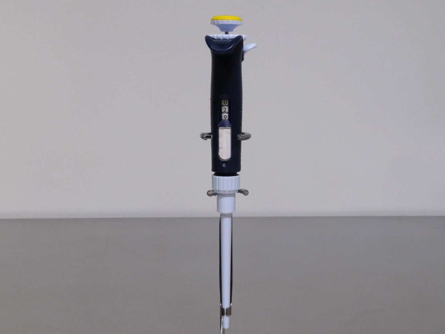 Gilson PIPETMAN L Pipette, 20 to 200uL