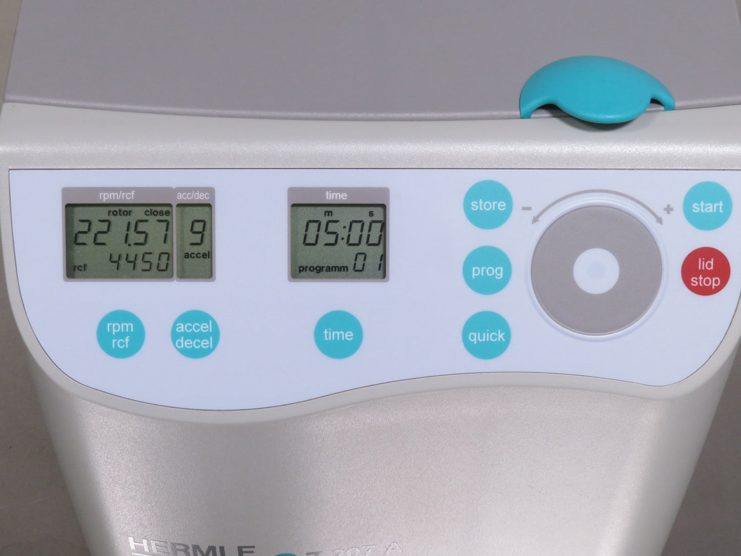 Hermle Z207-A Centrifuge w/ 221.57 8 x 15ml Fixed Angle Rotor