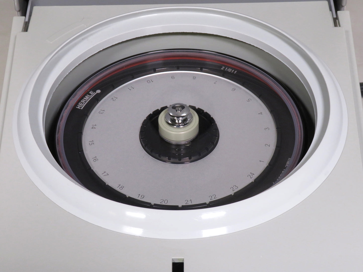 Hermle Z207-H Centrifuge w/ 221.60 V01 Rotor