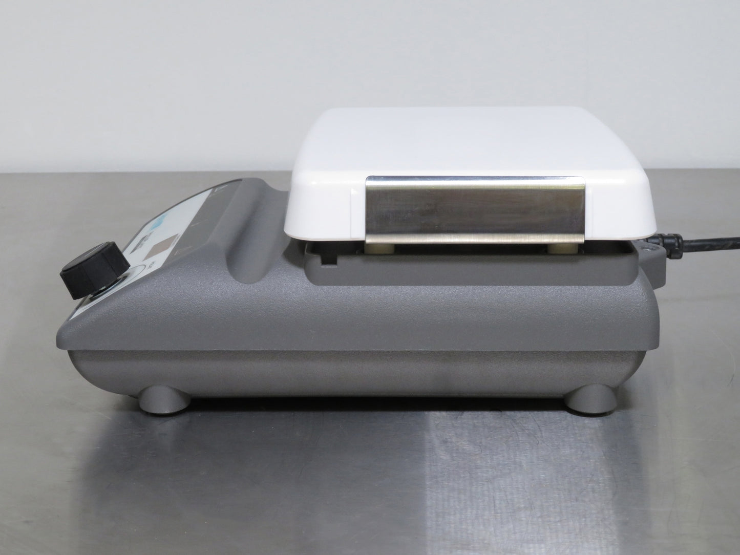Labnet D0400 AccuPlate Hotplate