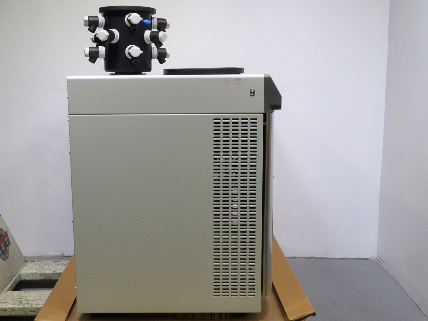 Labconco FreeZone 12L -84C Console Freeze Dryer System, PTFE Coated, 230V