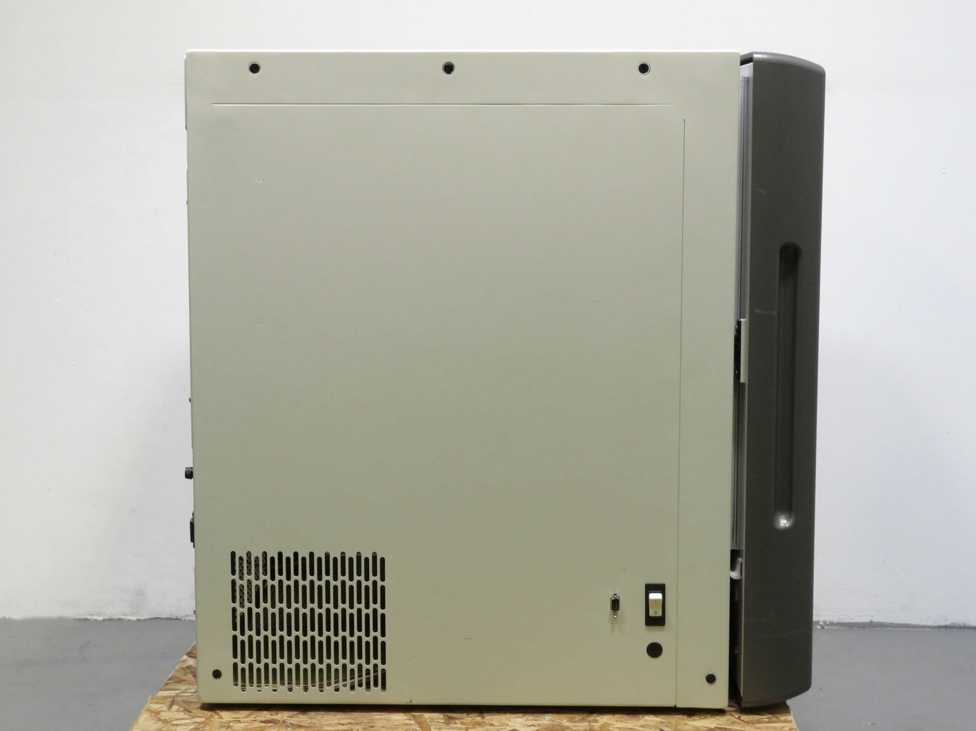 New Brunswick Innova 42 Incubator Shaker