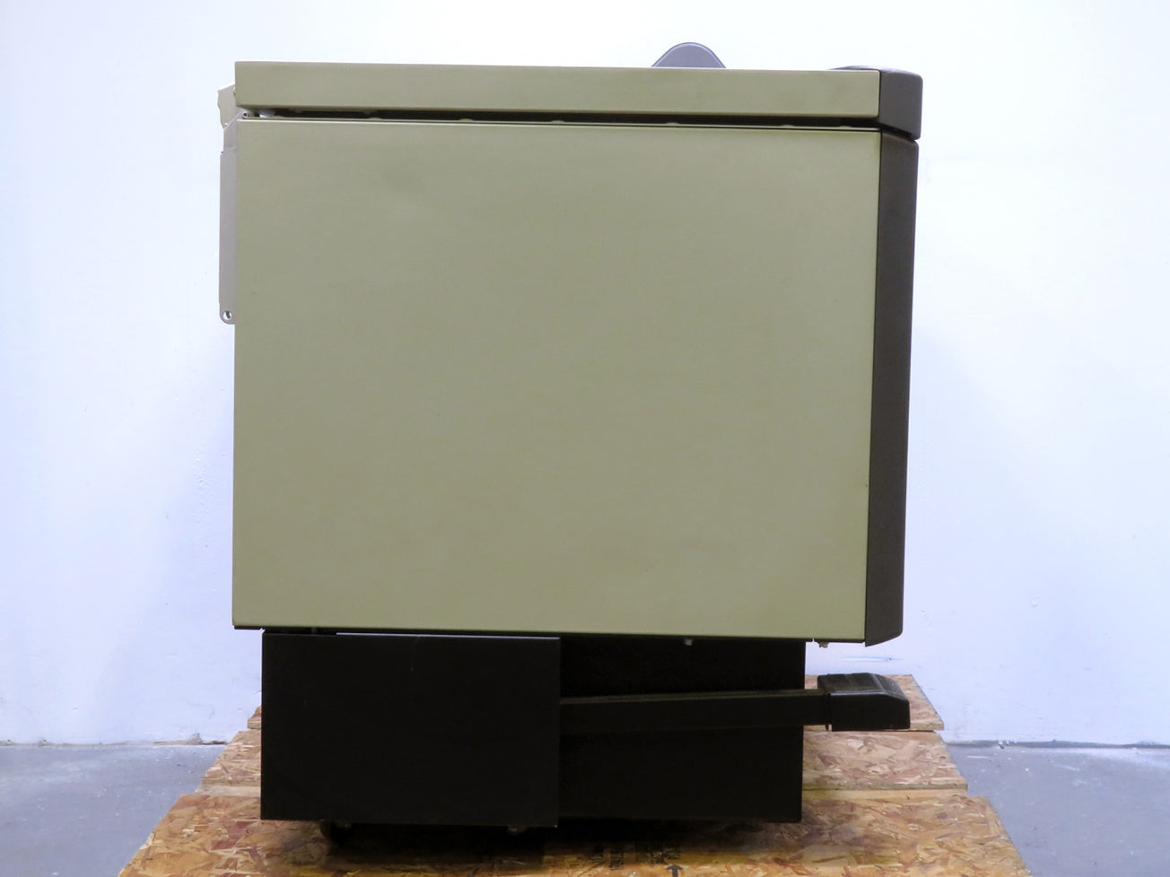 New Brunswick Innova 43 Incubator Shaker