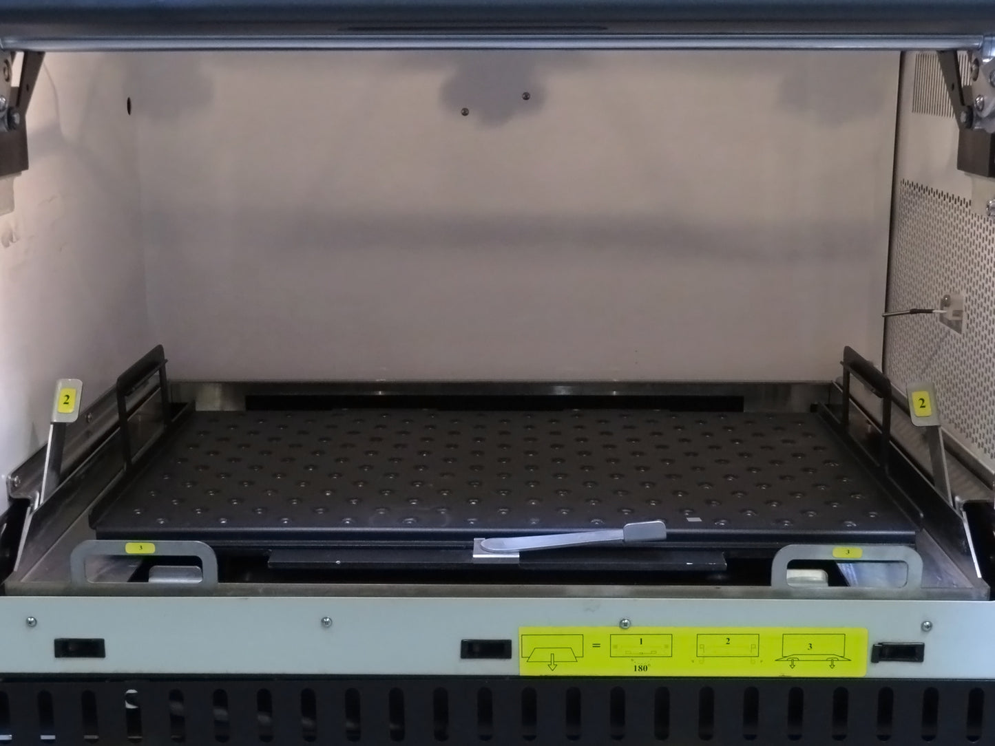 New Brunswick Innova 44 Incubator Shaker