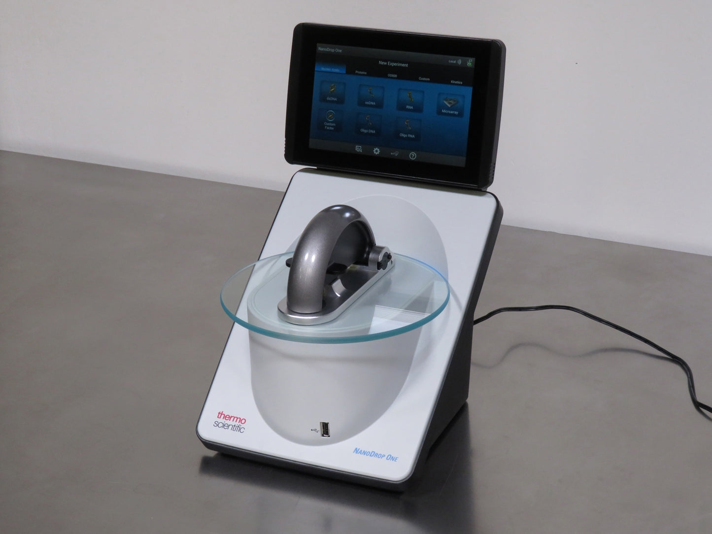 Thermo Scientific NanoDrop One Microvolume Spectrophotometer