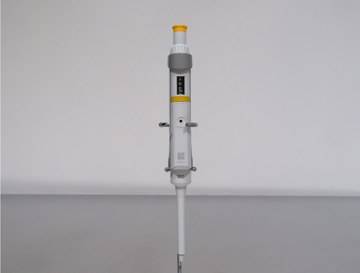 Eppendorf Research Plus Pipette, 30 to 300uL