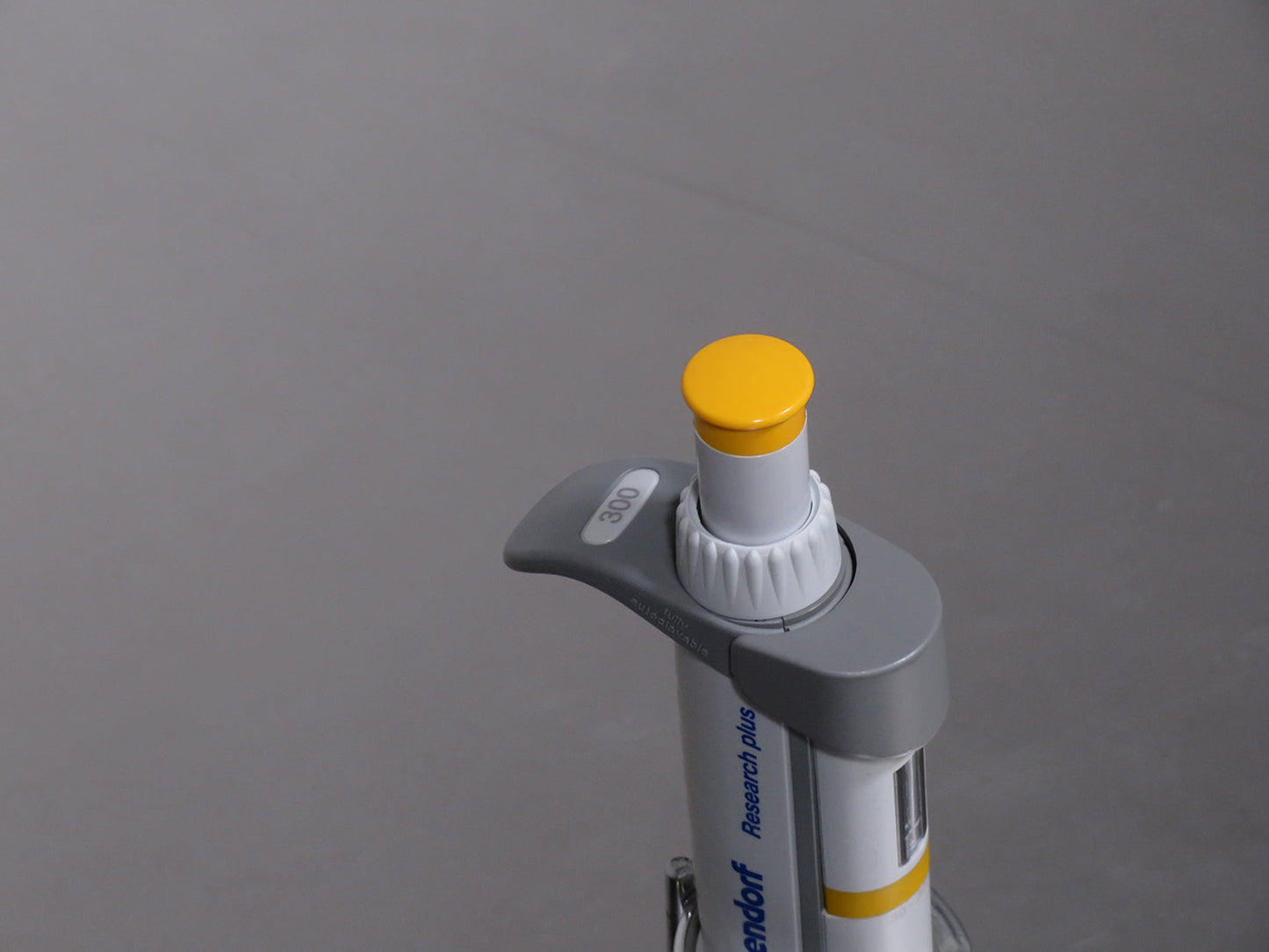 Eppendorf Research Plus Pipette, 30 to 300uL