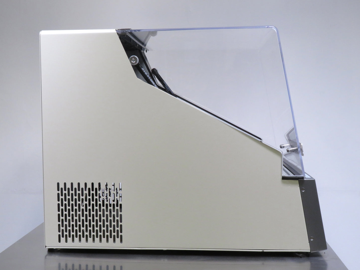 New Brunswick Innova 40 Incubator Shaker