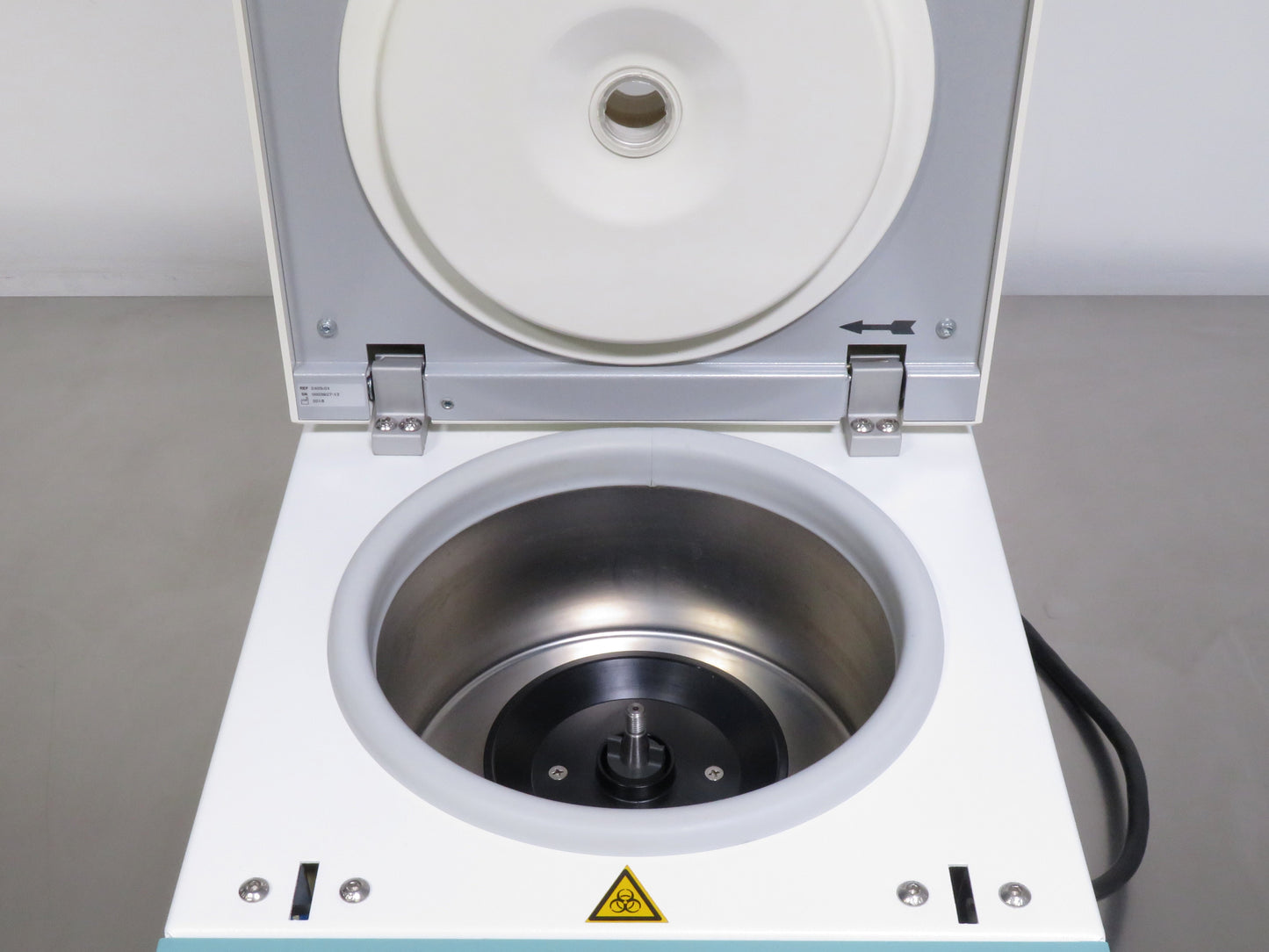 Hettich Mikro 200R Centrifuge, Cat. #2405-01
