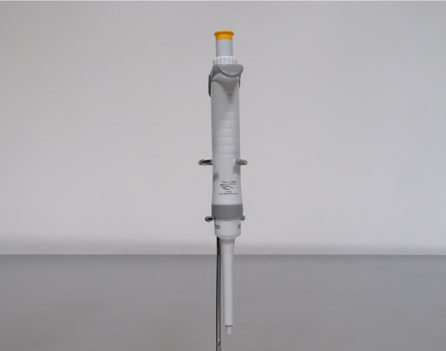 Eppendorf Research Plus Pipette, 30 to 300uL